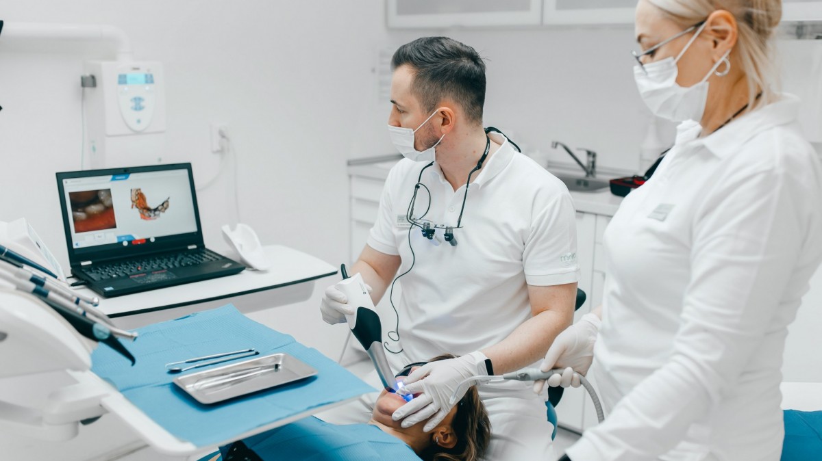 Služby Magic Smile Praha – zubní pohotovost, dentální hygiena a další