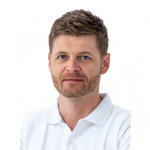 Dr. Štefan Zolárek, stomatochirurg a implantolog – Magic Smile